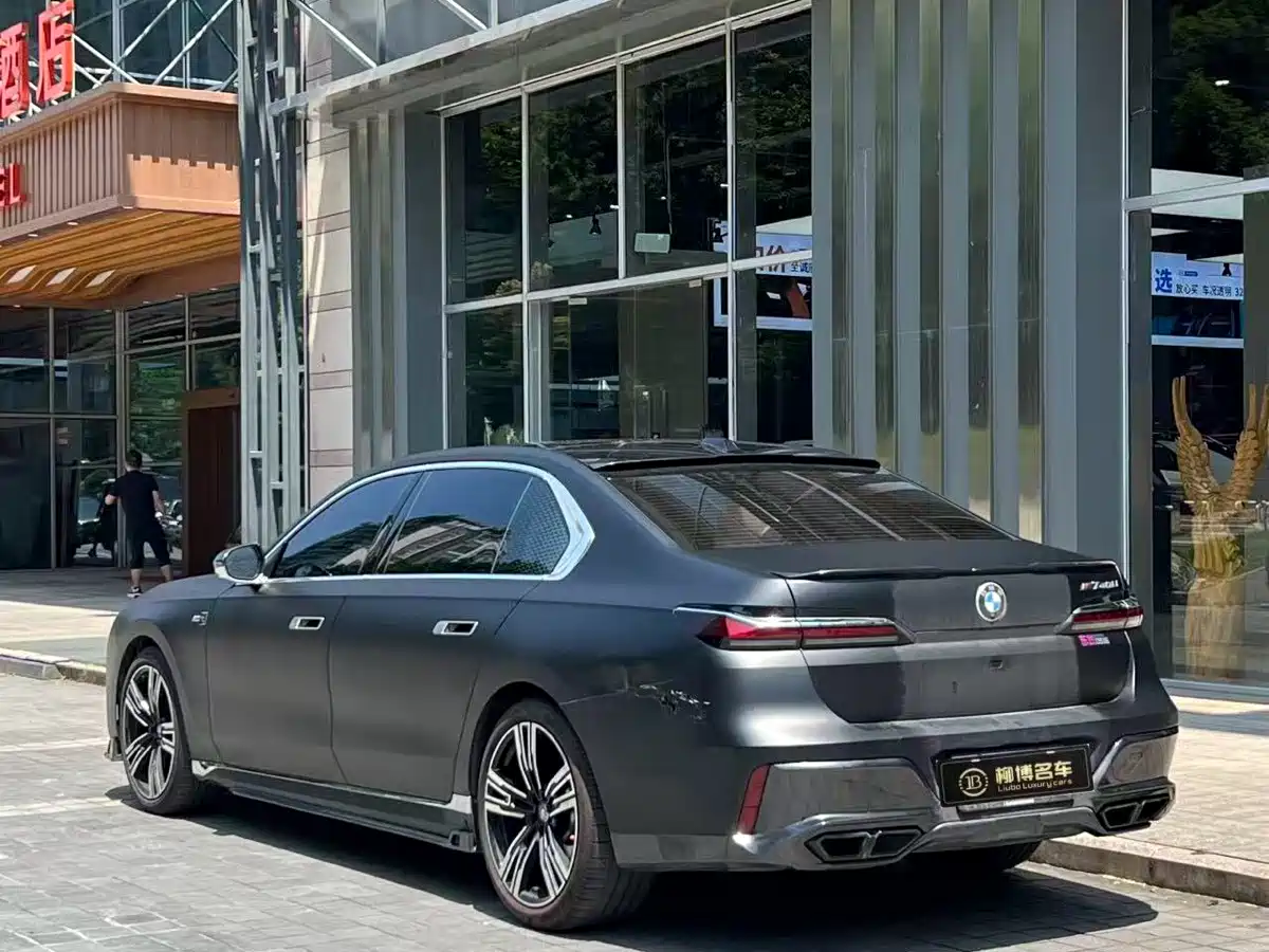 صورة 4 - BMW 7 Series