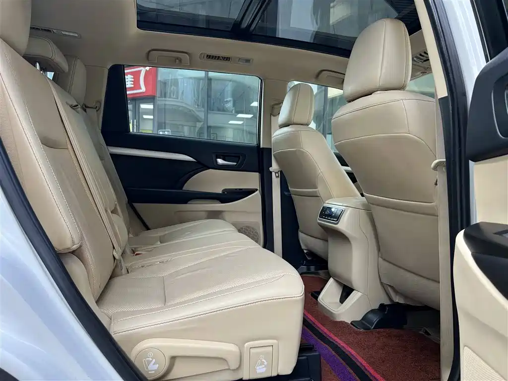 Toyota Highlander 2021 2.0T FWD Luxury 7-Seater фото 31