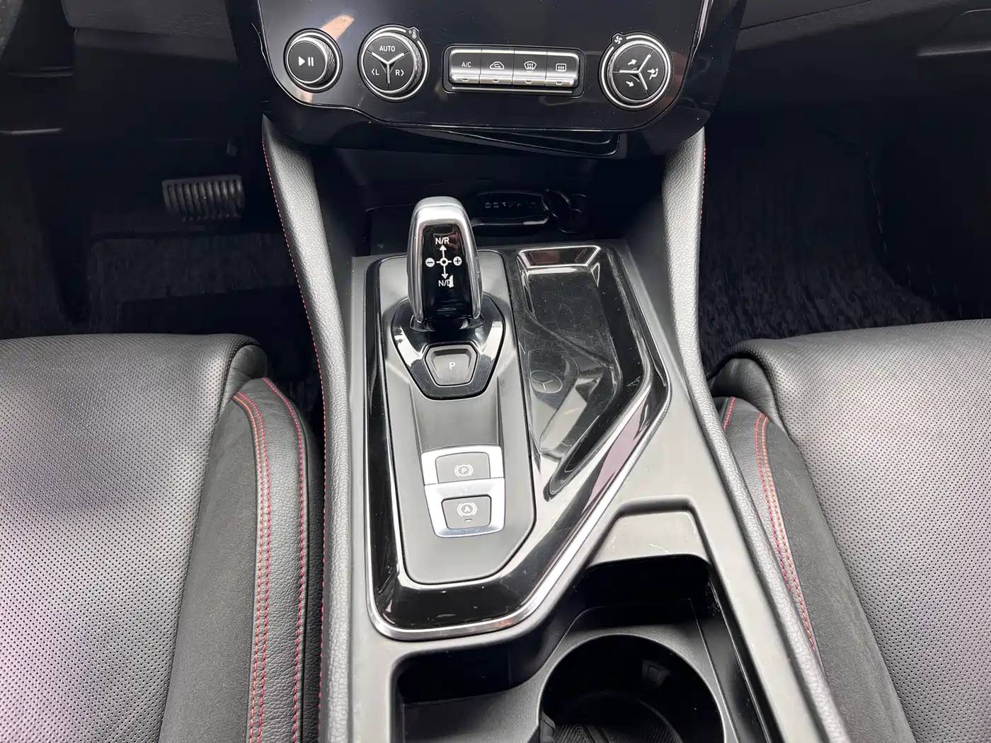 Lynk & Co 02 2018 1.5T DCT 2WD Power Edition China V фото 18