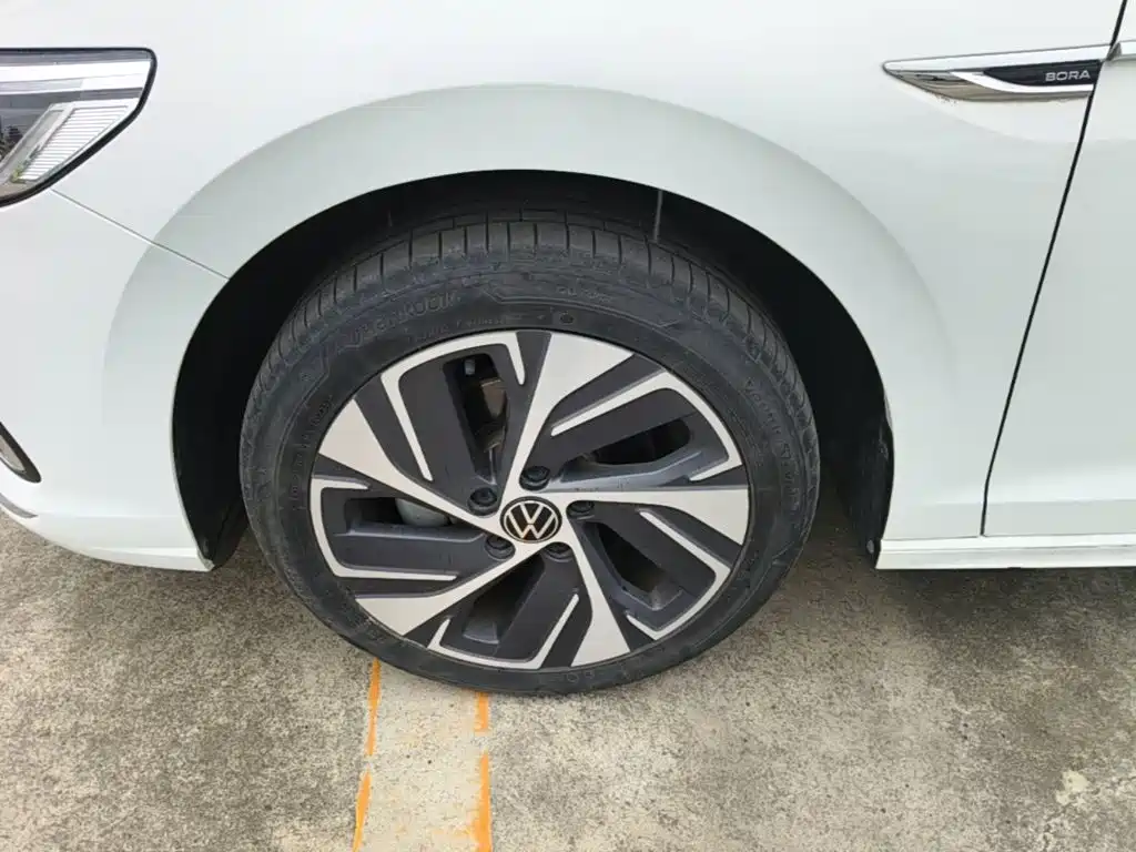 Volkswagen Bora 2024 2023 300TSI DSG Premium Edition