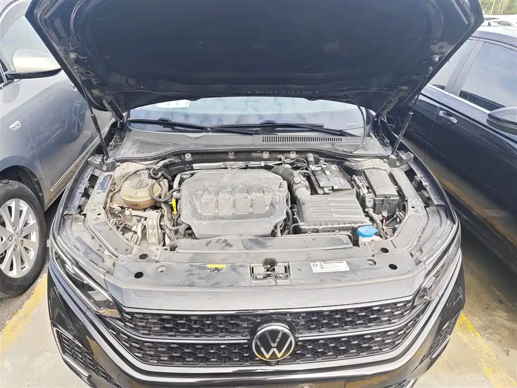 Volkswagen Passat 2023 330TSI Starlight Premium Edition фото 16