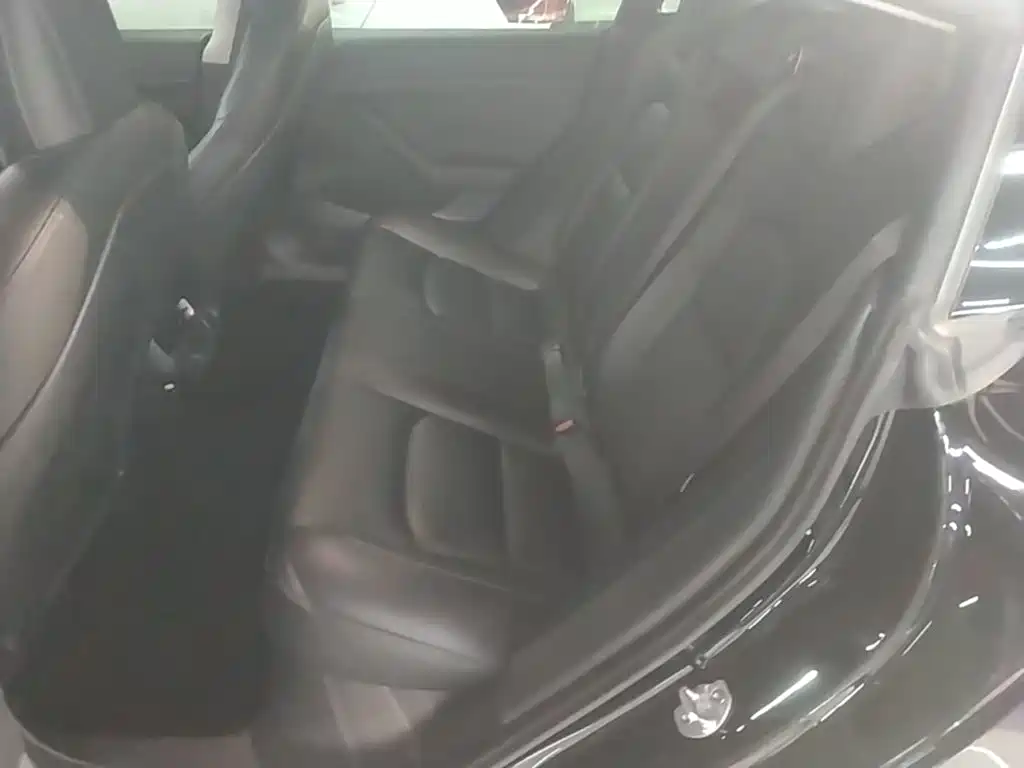 Фото 17 - Tesla Model 3