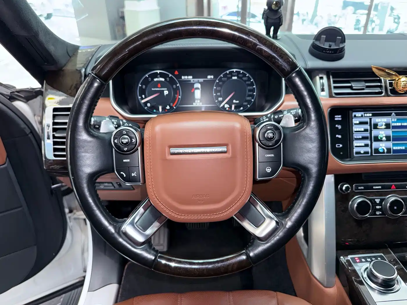 Фото 12 - Land Rover Range Rover