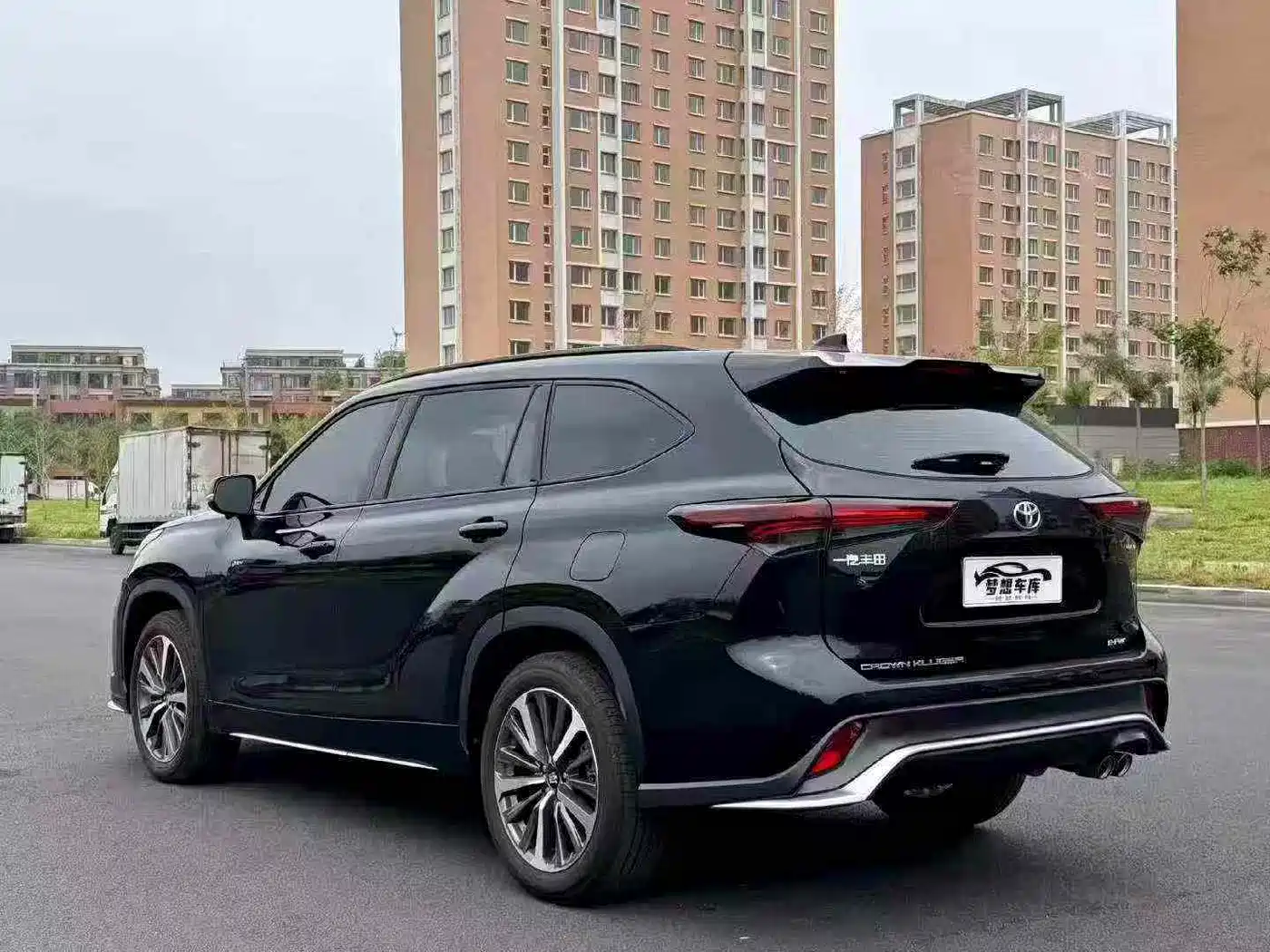 Photo 7 - Toyota Crown Kluger