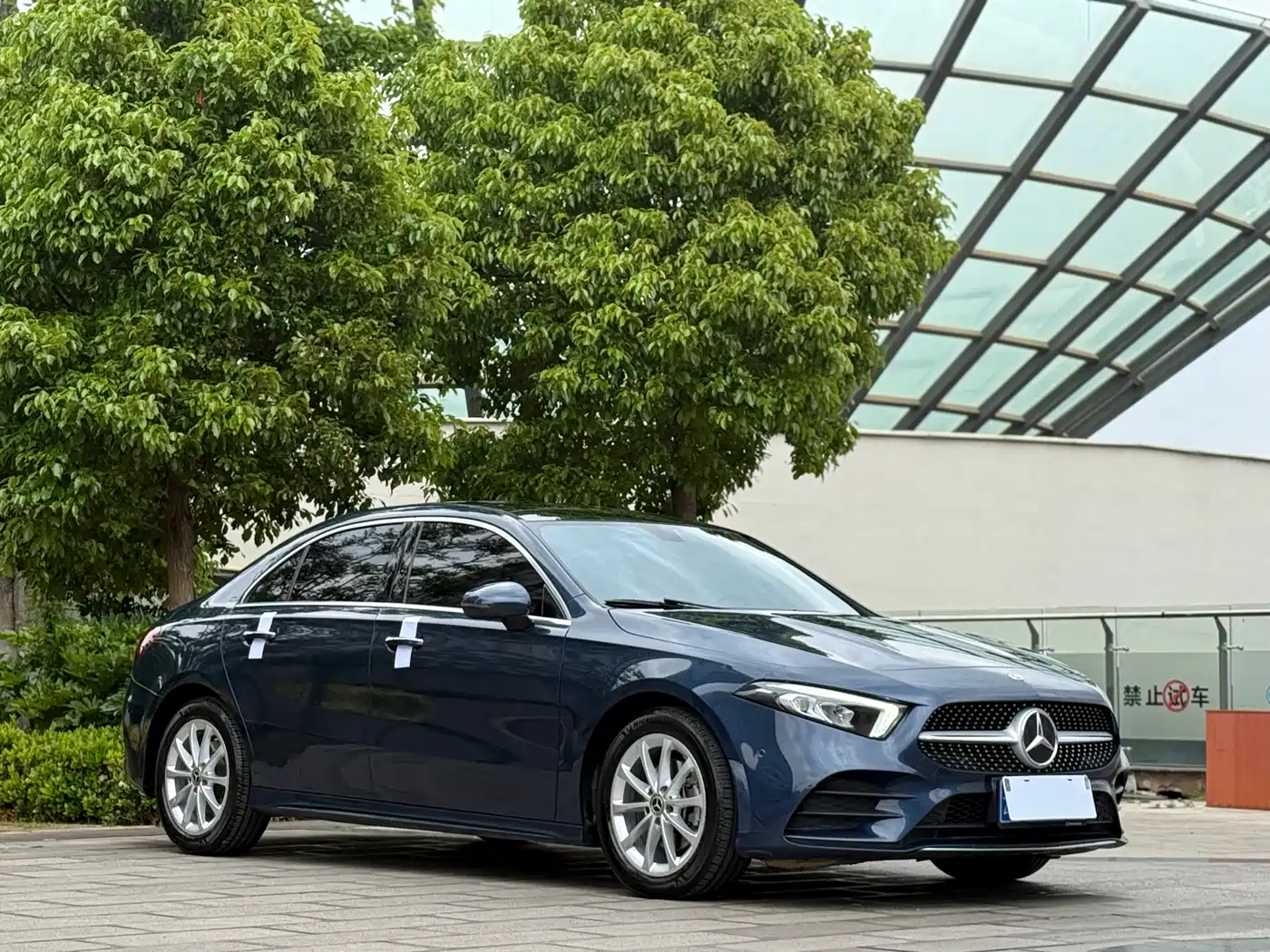 Mercedes-Benz A-Class 2020 A 200 L Sport Sedan фото 3