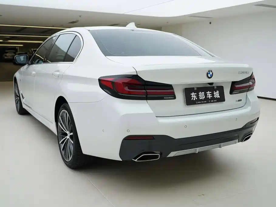 Photo 4 - BMW 5 Series