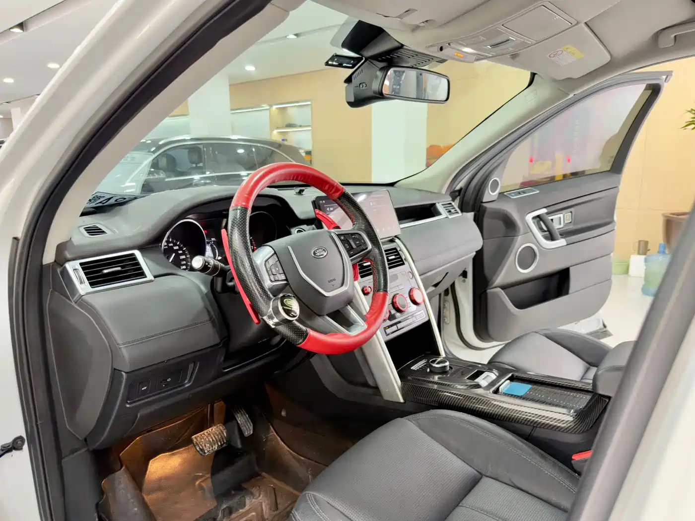 Land Rover Discovery Sport 2017 2.0T SE фото 4