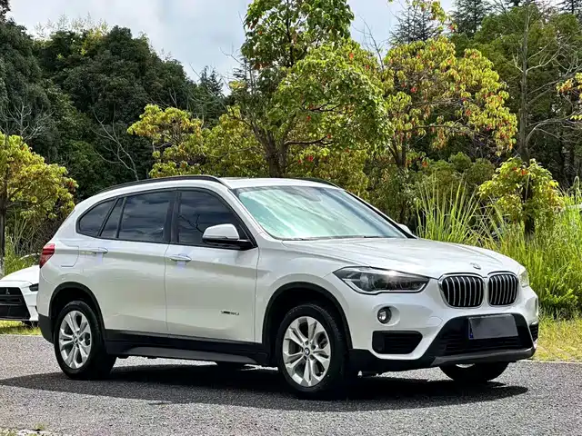 BMW X1 2016 sDrive18Li Premium Model — фото 3