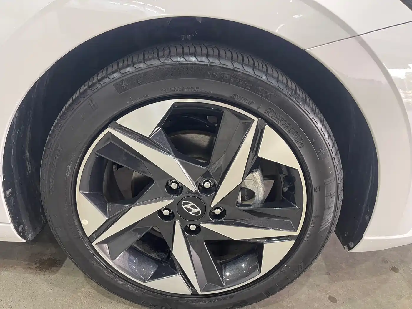 Hyundai Elantra 2023 1.5L CVT GLX Elite Edition фото 16