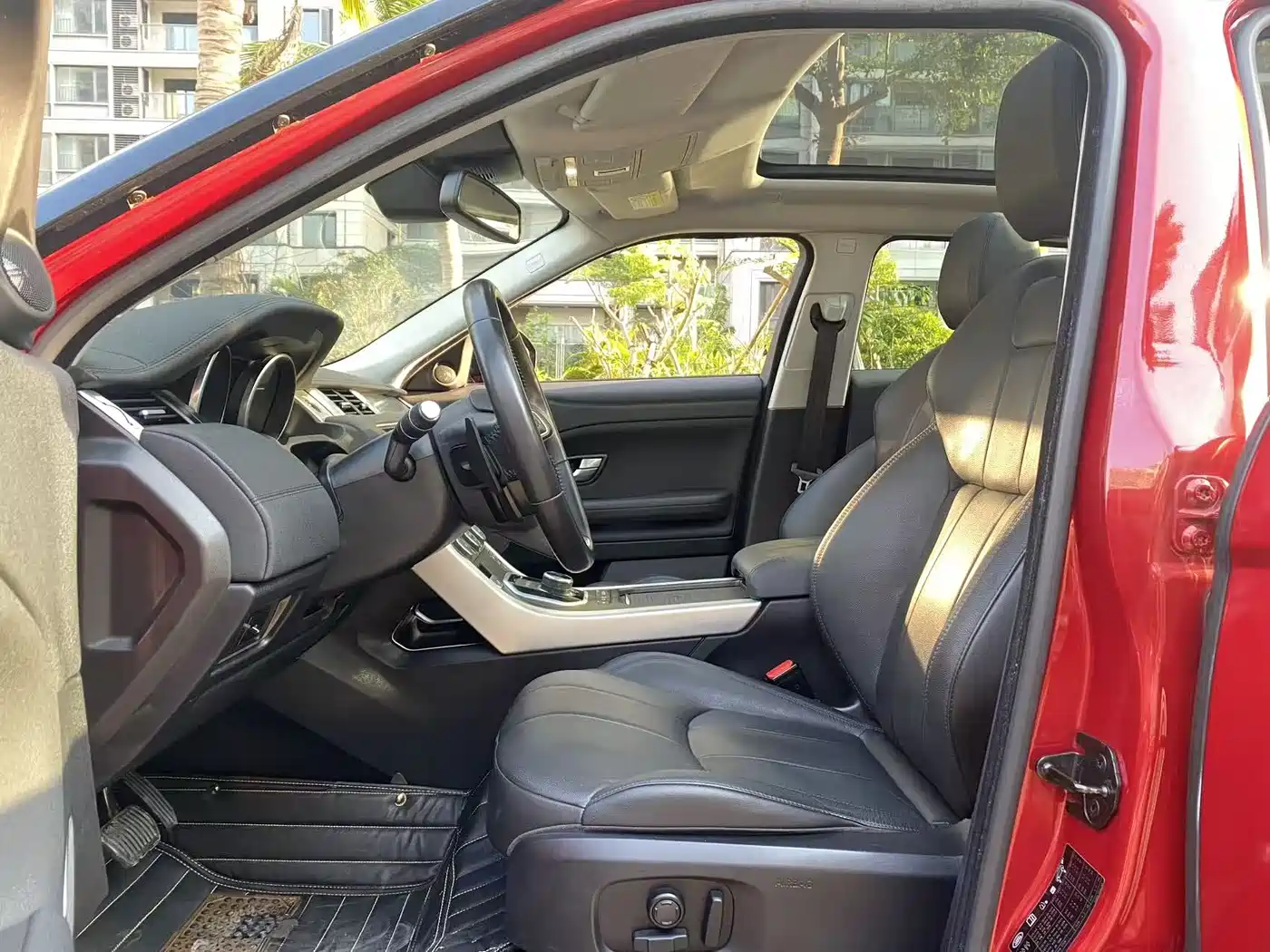 Land Rover Range Rover Evoque 2017 2.0T British Style Edition фото 5