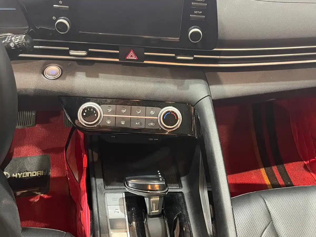 Hyundai Elantra 2023 1.5L CVT GLX Elite Edition фото 15