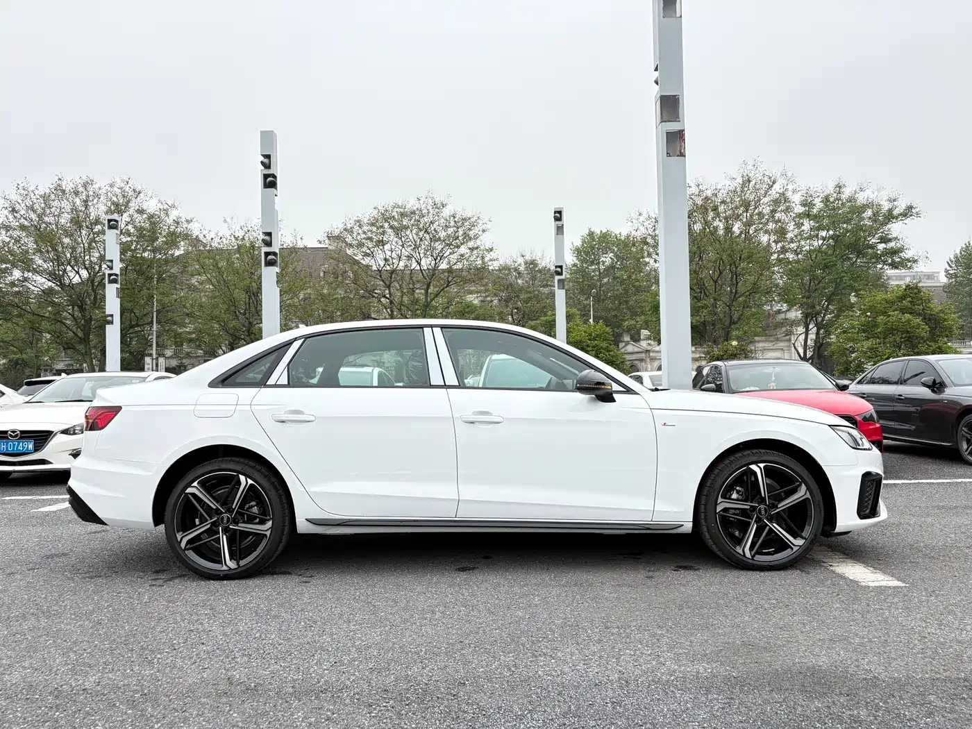Audi A4L 2025 2 Million Celebration Edition 40 TFSI Luxury Dynamic фото 4