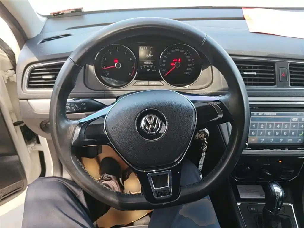 Volkswagen Lavida Tour 2015 1.6L Automatic Comfort Edition фото 11