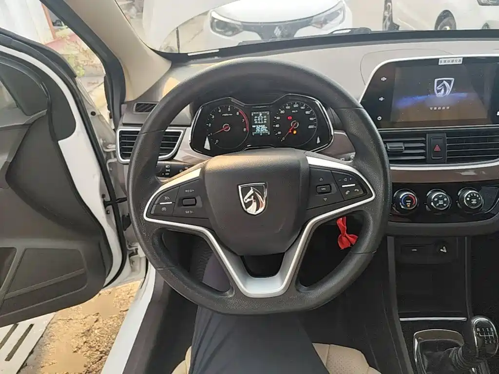 Baojun 310W 2017 2017 1.5L Manual Fashion Edition (China V)