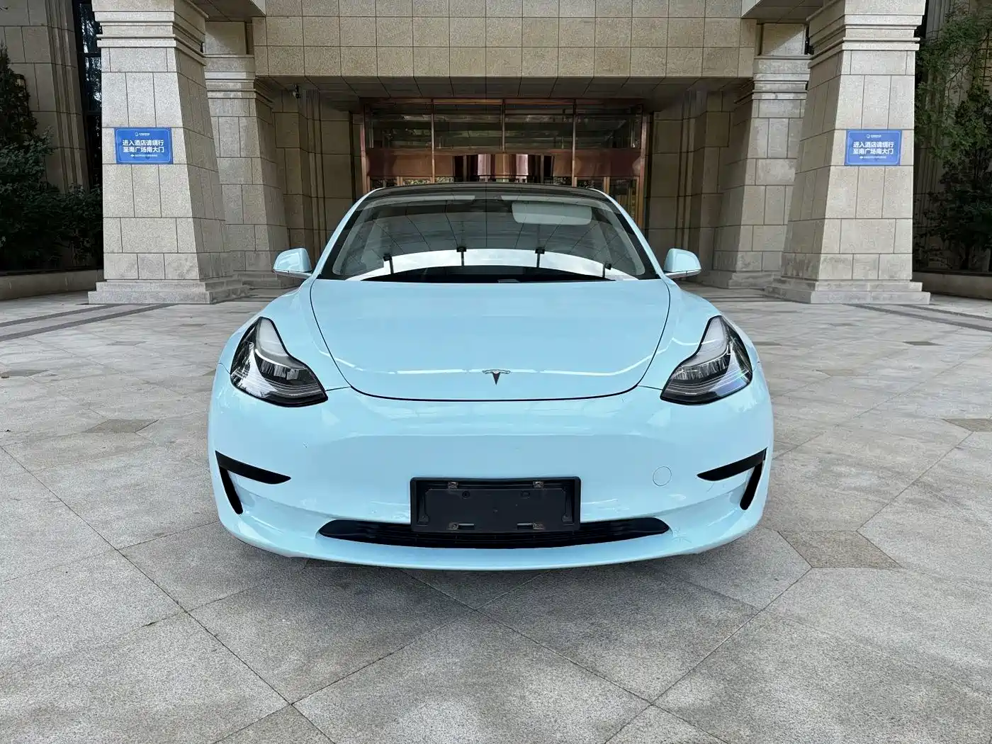 Фото 1 - Tesla Model 3