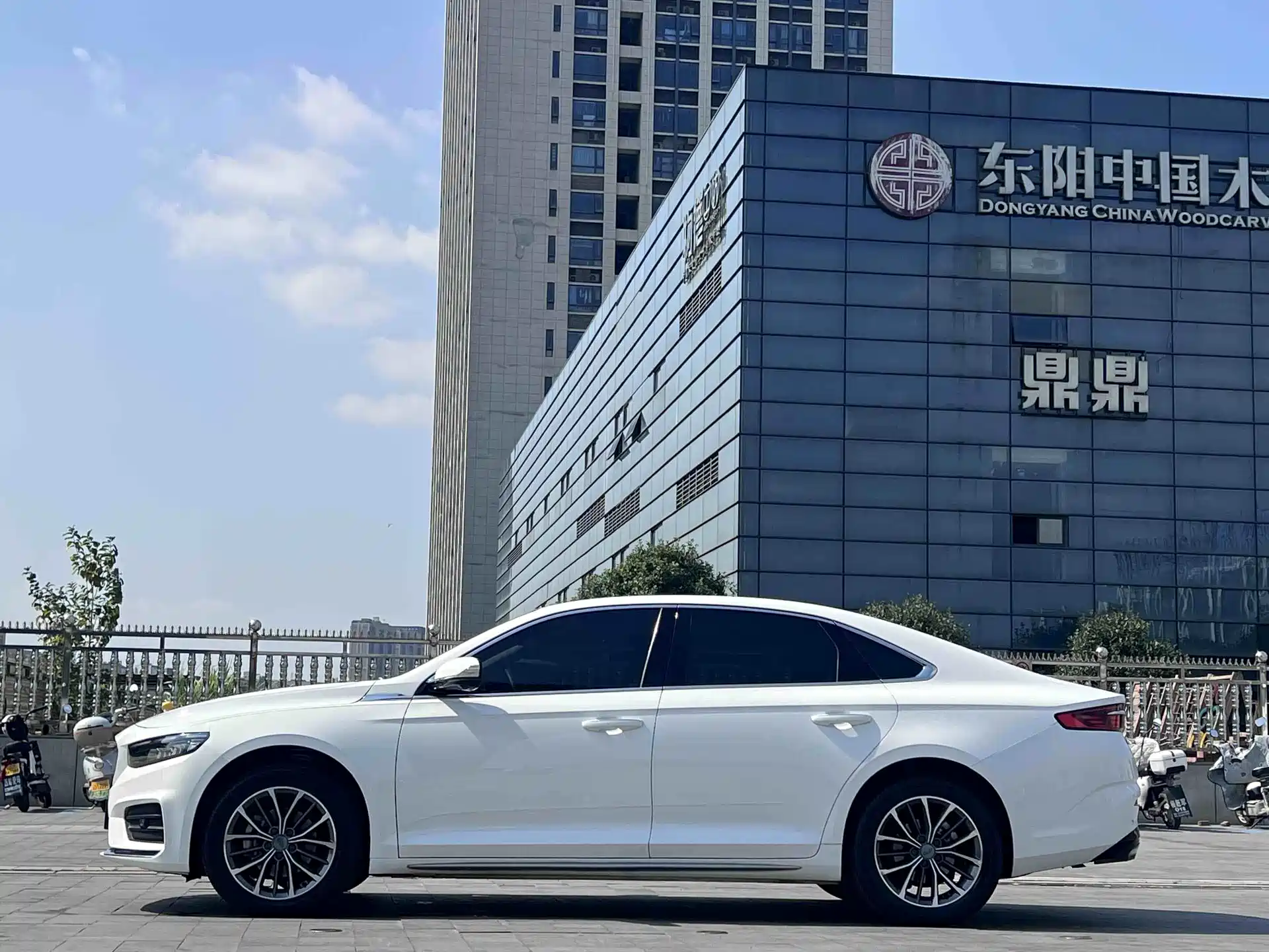Фото 10 - Geely Preface
