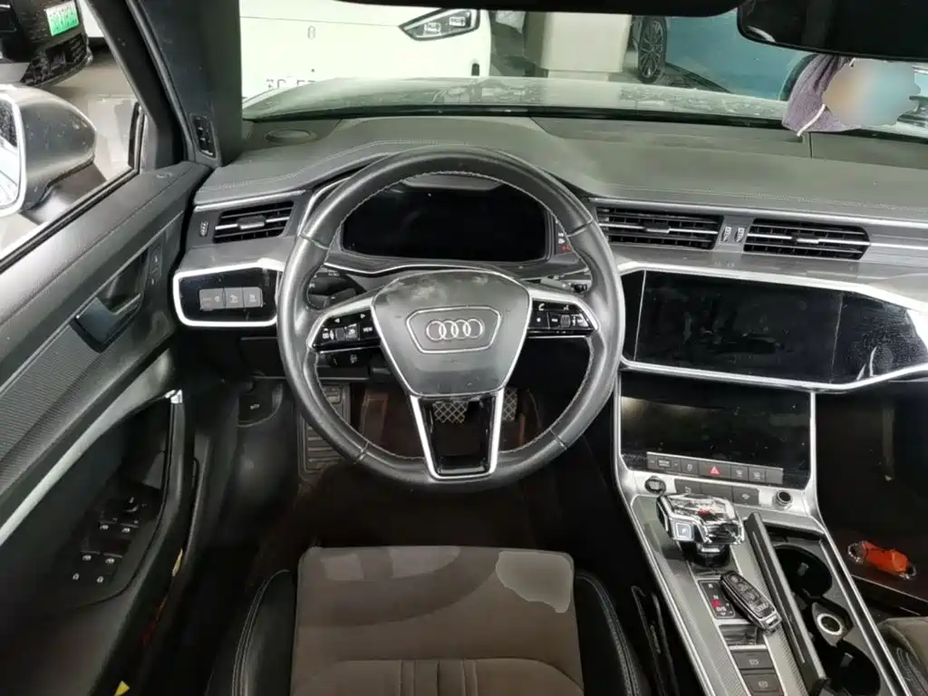 Фото 11 - Audi A6L