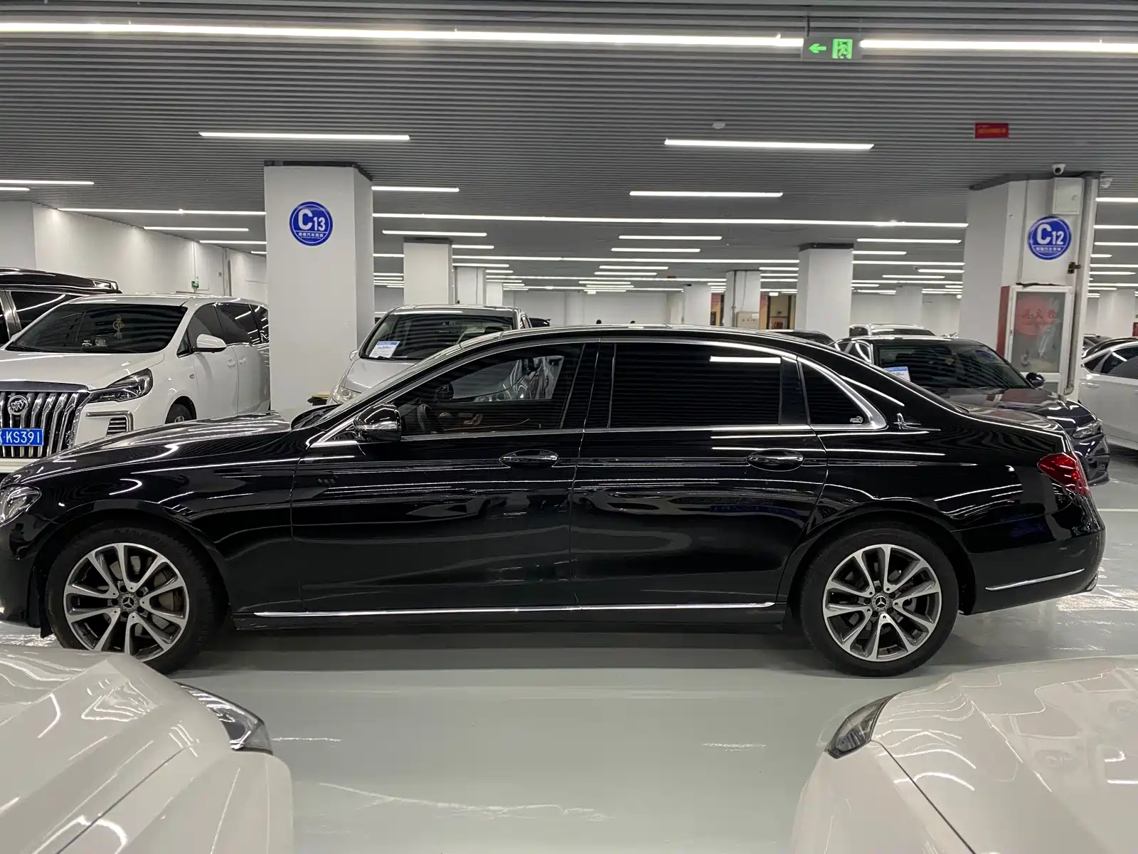 Фото 4 - Mercedes-Benz E-Class
