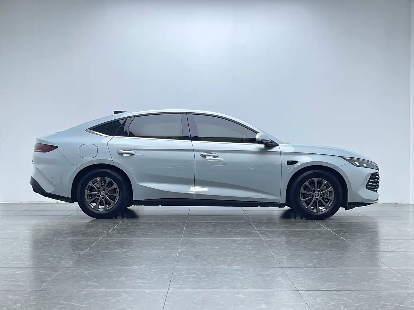 BYD Qin L 2025 DM-i Smart Drive Edition 80KM Leading фото 6