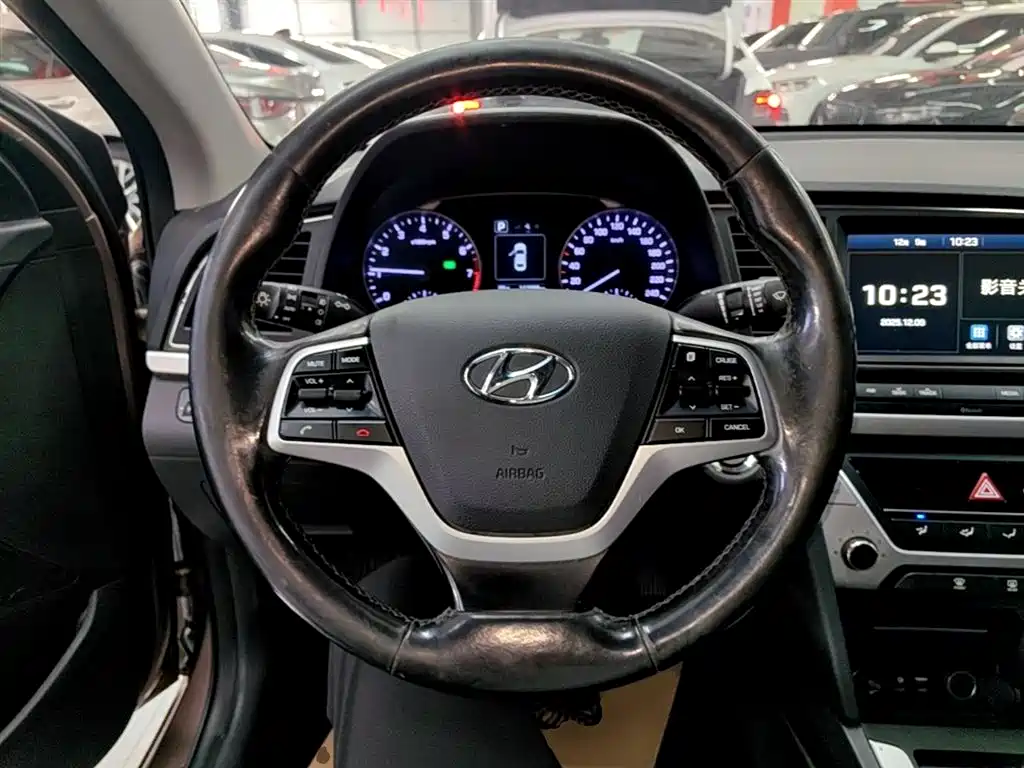 Hyundai Elantra 2016 1.6L Auto Smart·Luxury Edition фото 11