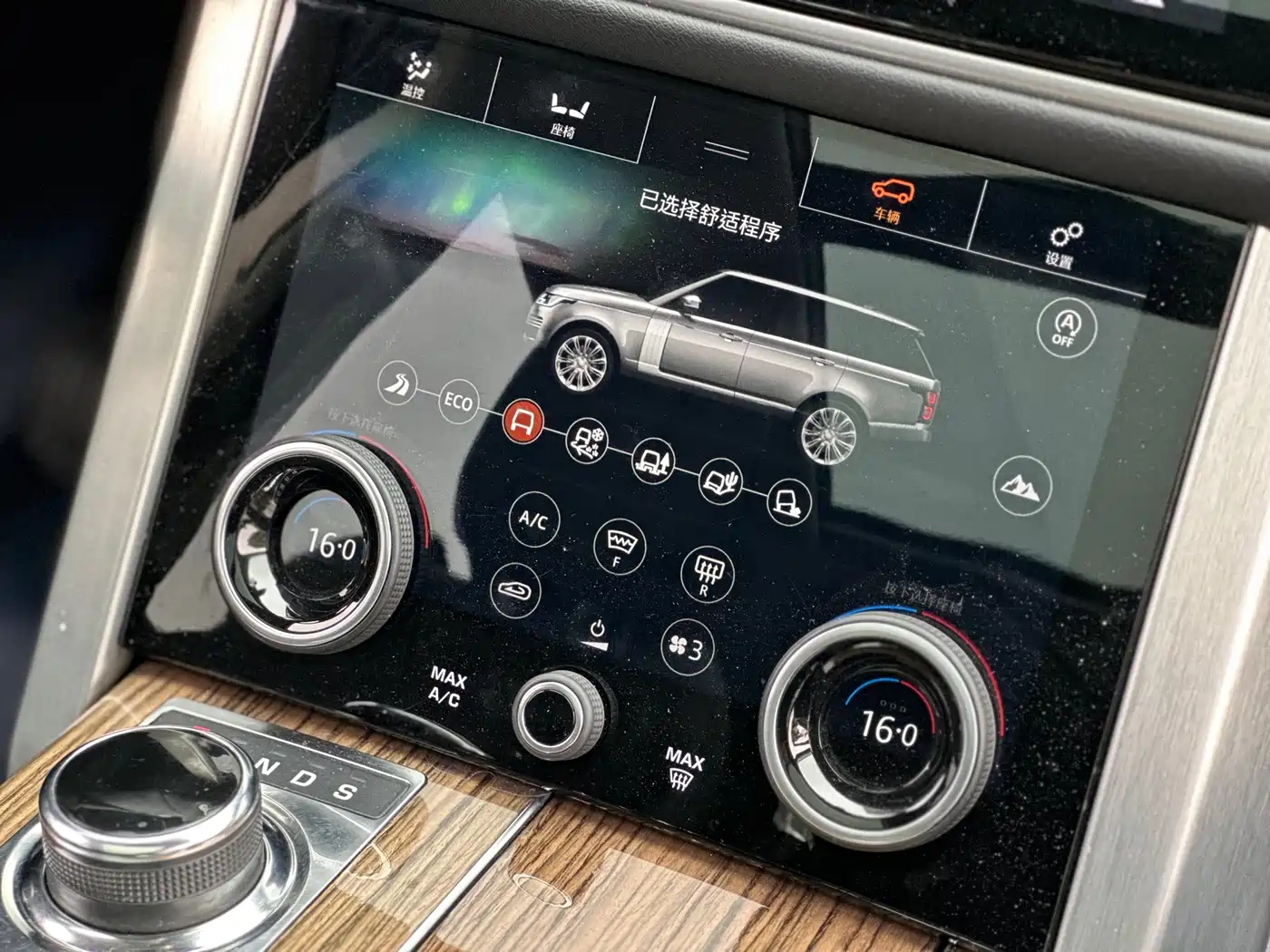 Land Rover Range Rover 2019 3.0 SC V6 Golden Age Edition фото 11