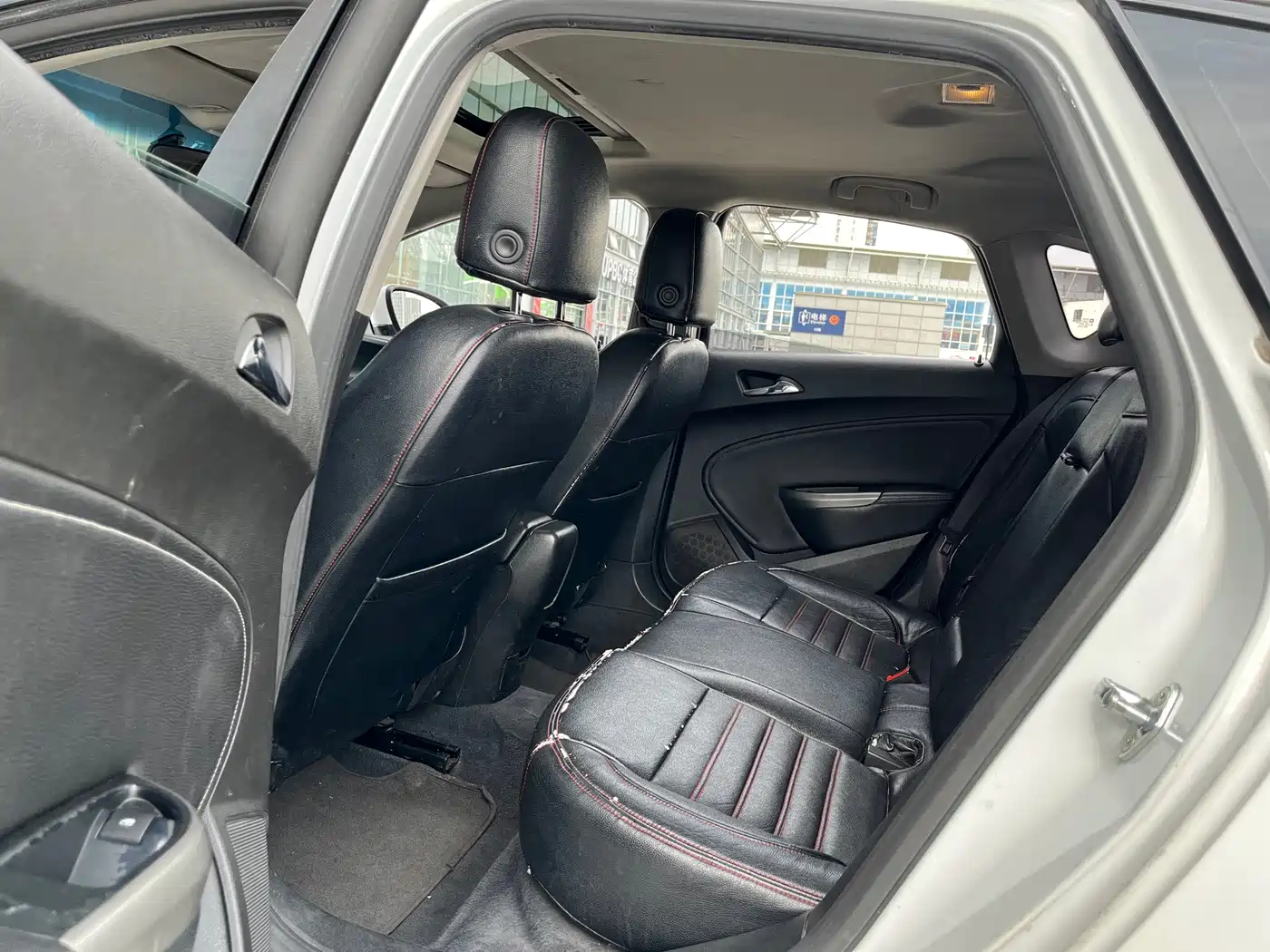 Photo 13 - Buick Excelle