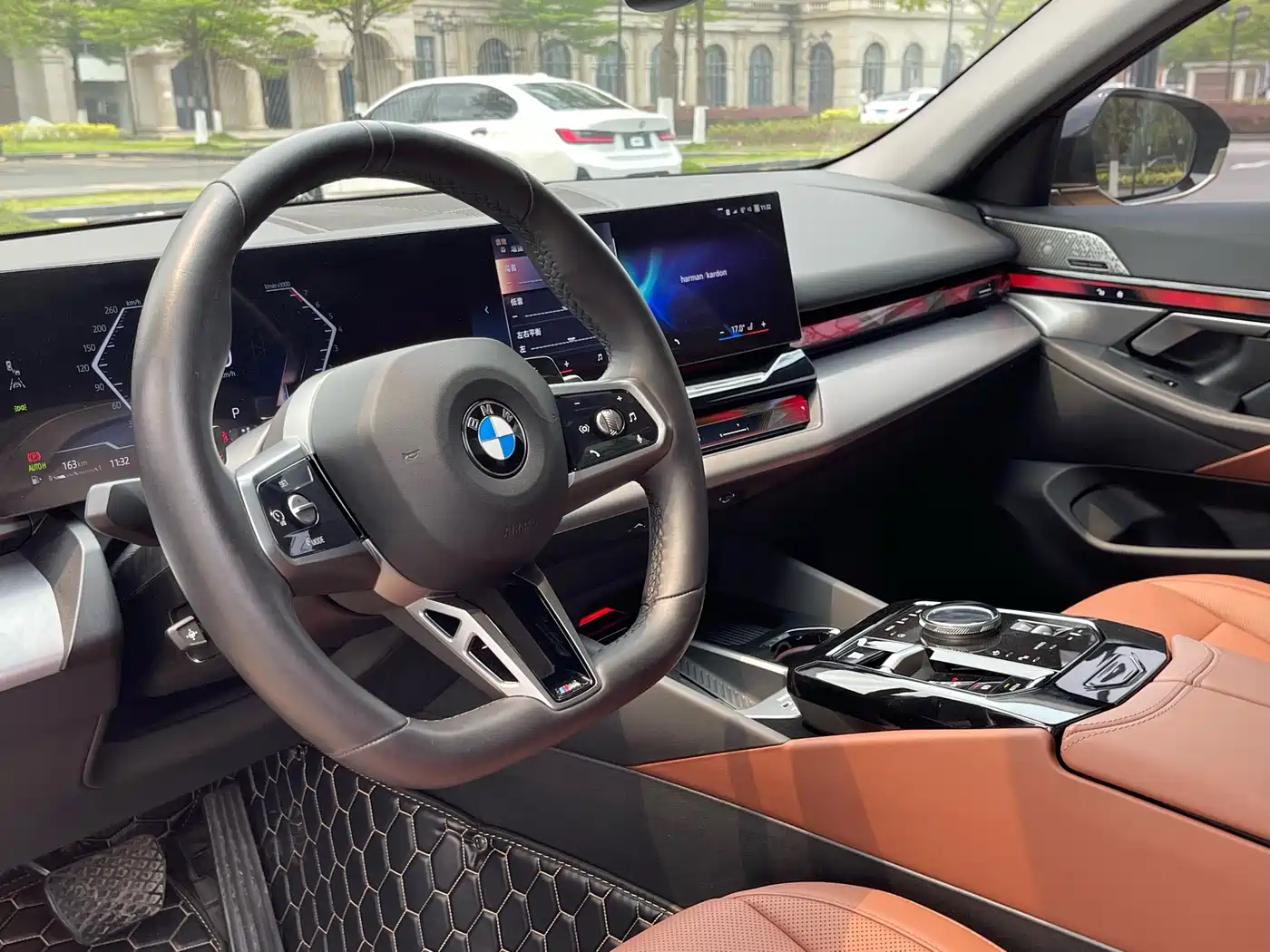 BMW 5 Series 2024 530Li Leading M Sport Package фото 22