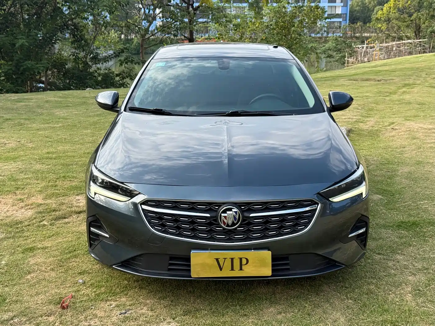 Photo 2 - Buick Regal