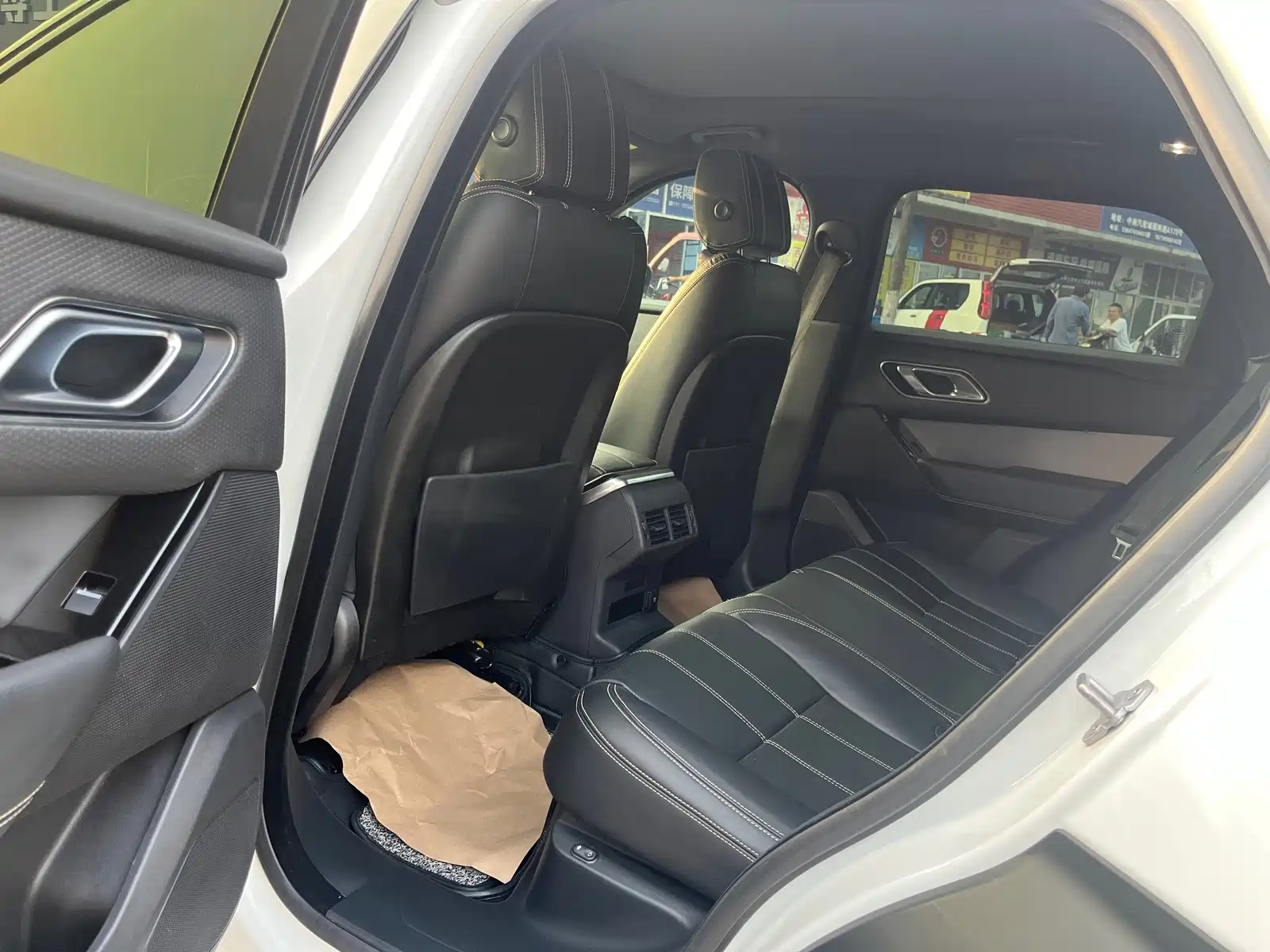 Фото 8 - Land Rover Range Rover Velar