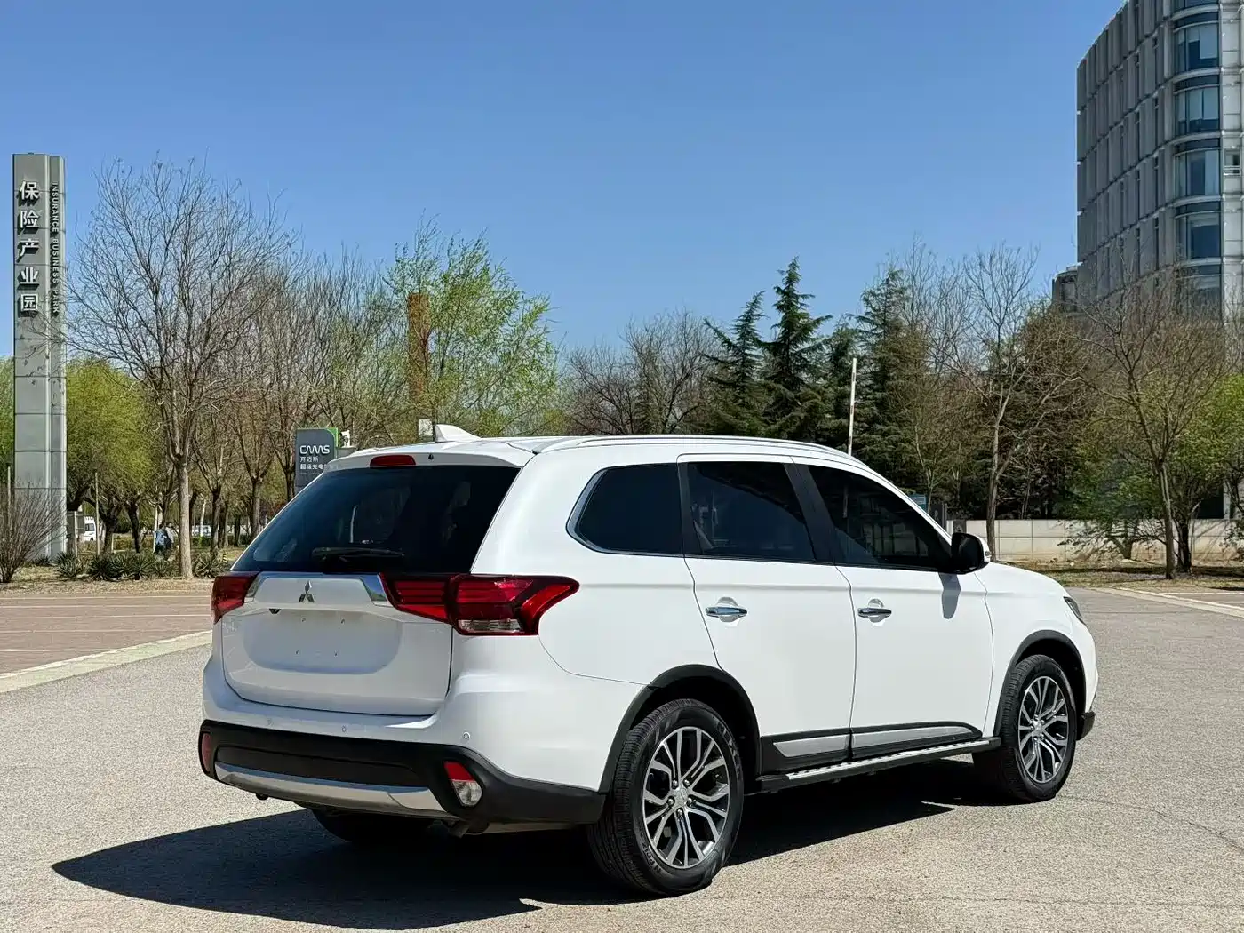 MITSUBISHI OUTLANDER