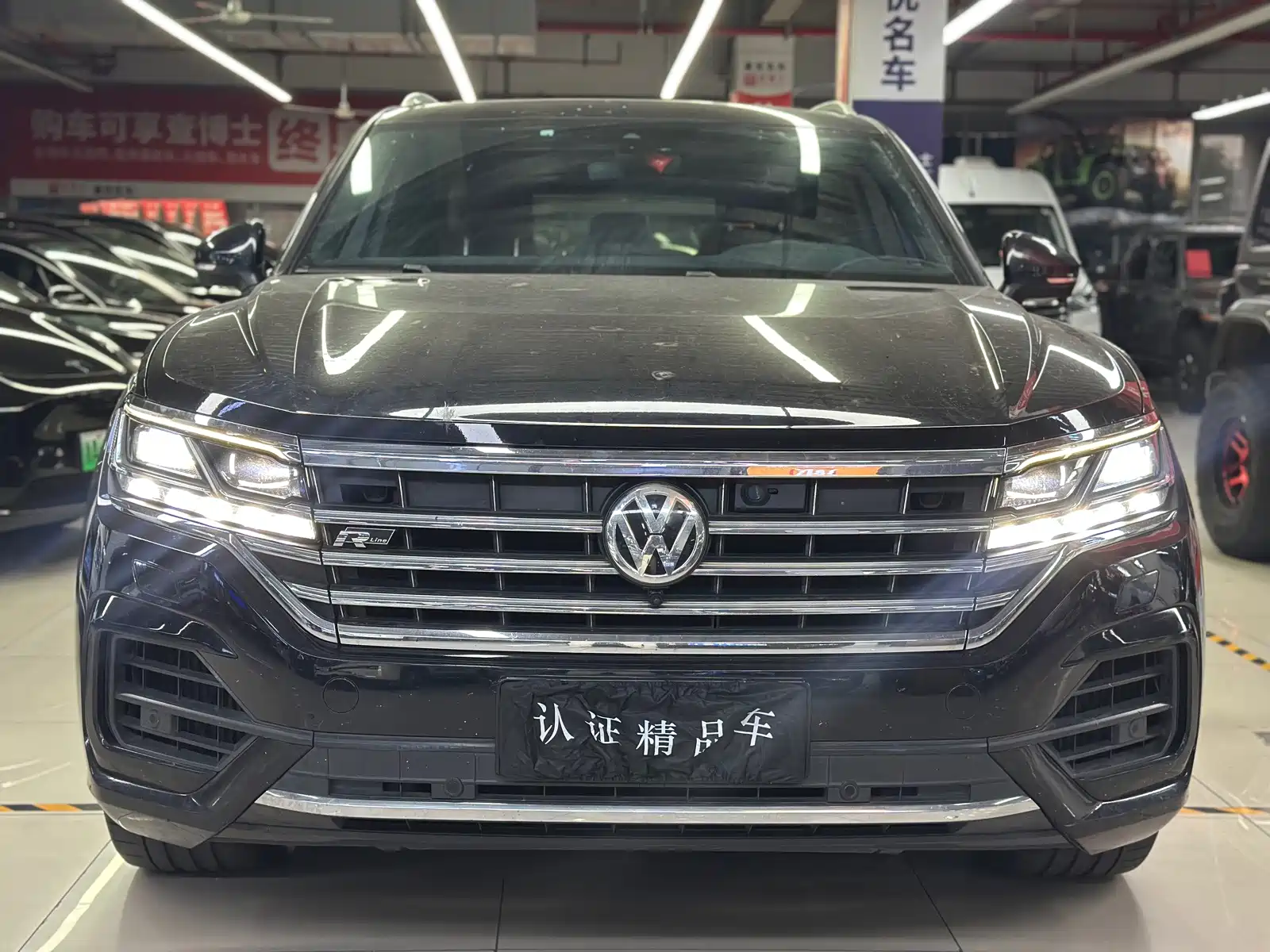 Фото 2 - Volkswagen Touareg
