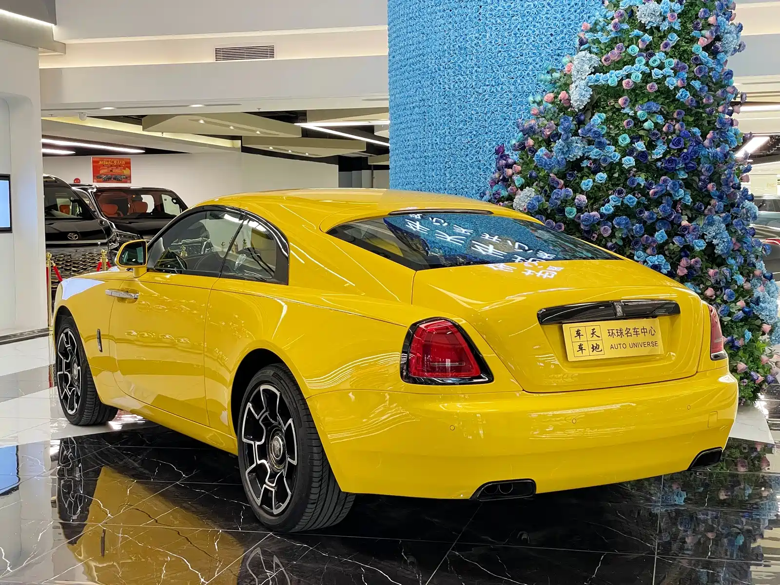 Фото 15 - Rolls-Royce Wraith