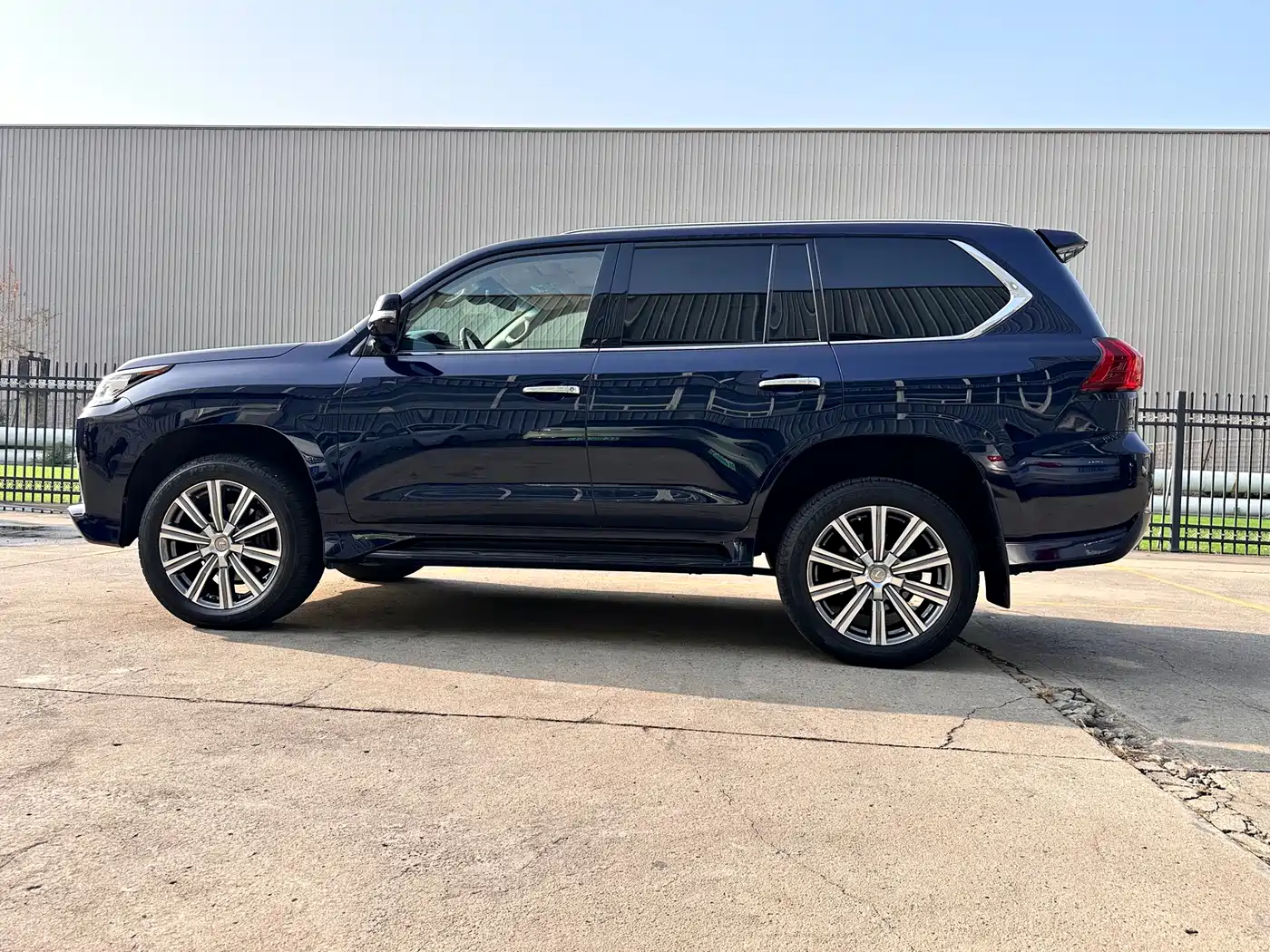 Lexus LX 2016 570 Luxury Premium Edition фото 7