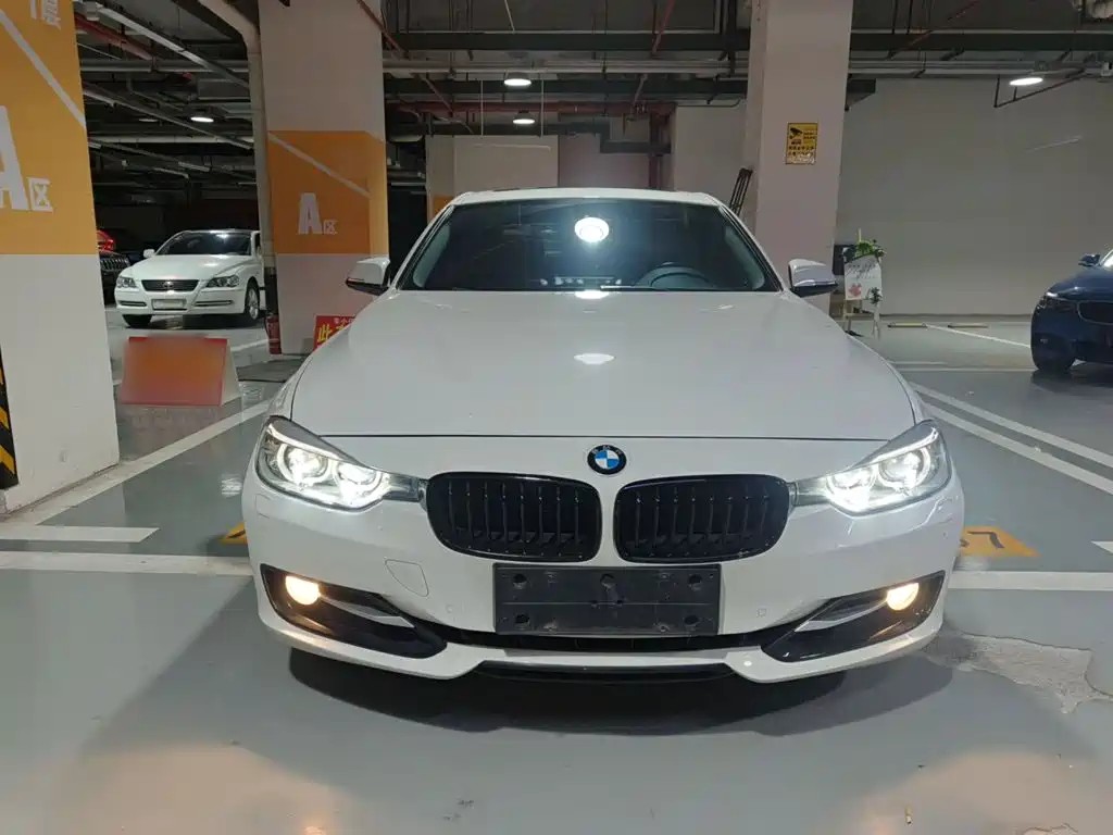 Photo 3 - BMW 3 Series
