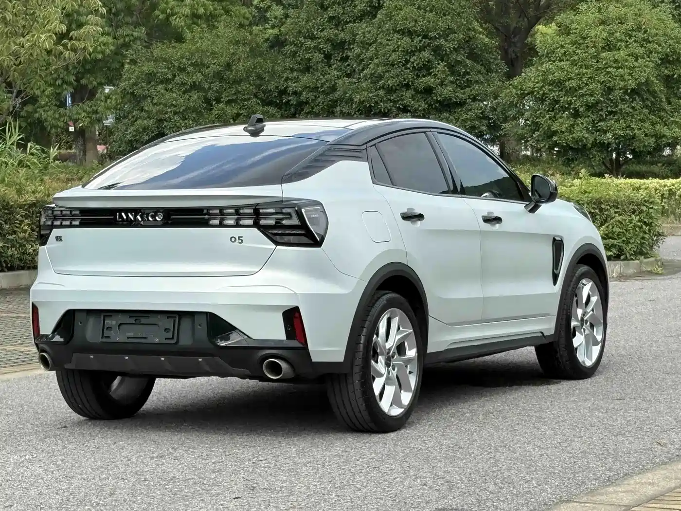 Lynk & Co 05 2023 2022 2.0TD 2WD Shine Halo