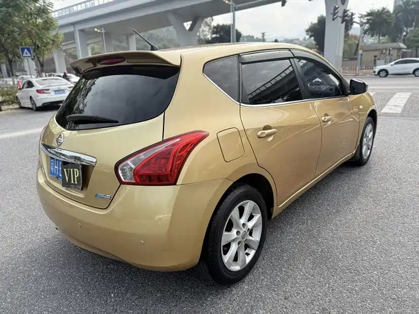 Photo 5 - Nissan Tiida