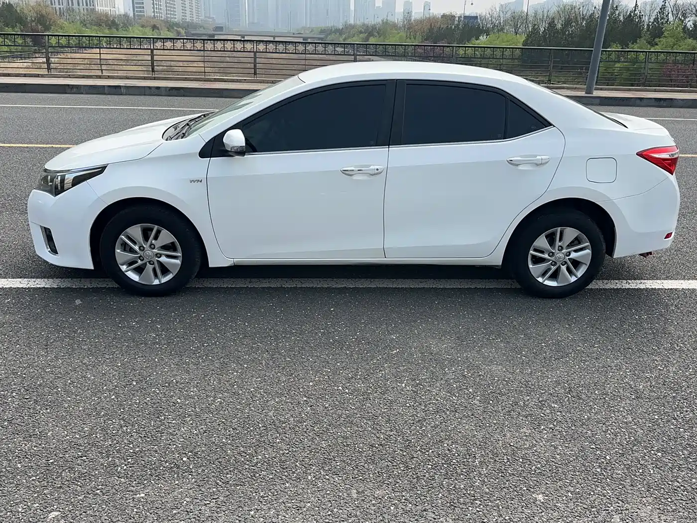 Toyota Corolla 2014 1.6L CVT GL фото 10
