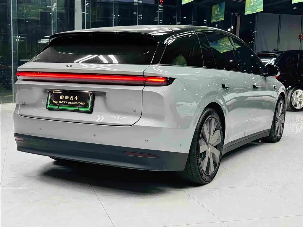 Li Auto i6 2026 2025 4WD Base Model