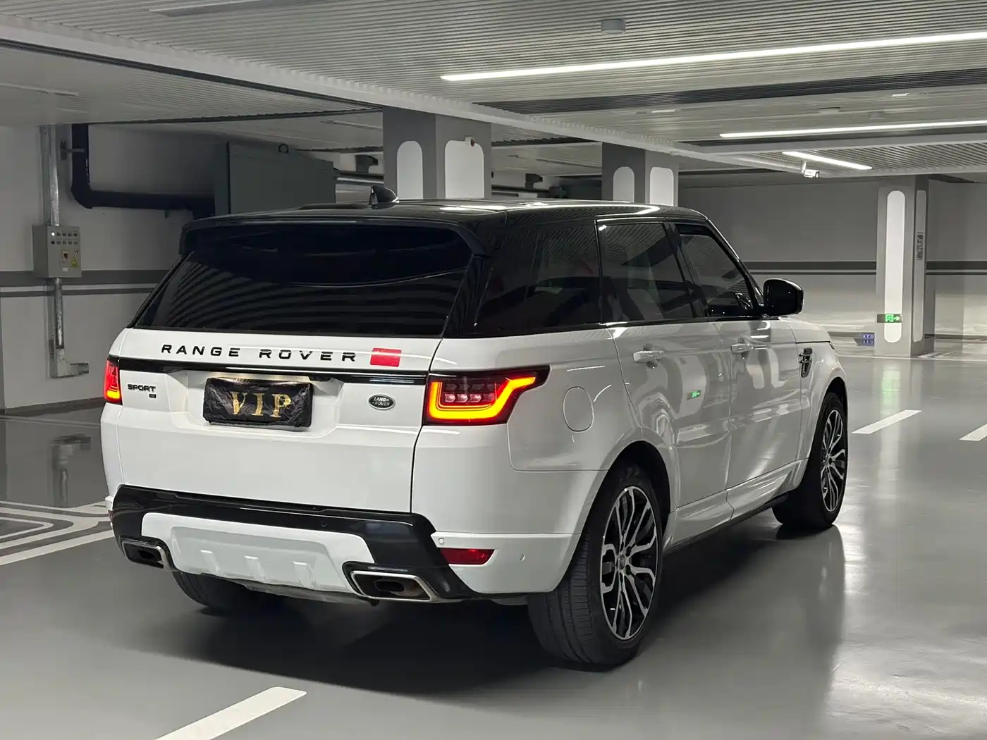 Land Rover Range Rover Sport 2021 3.0 L6 Gloss Black Edition фото 29