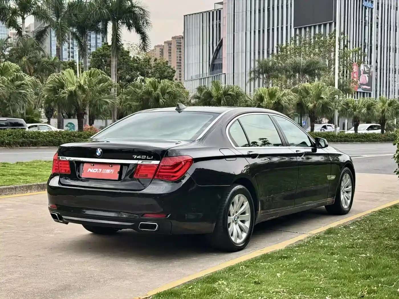BMW 7 Series 2009 Model 740Li Leading Edition фото 10