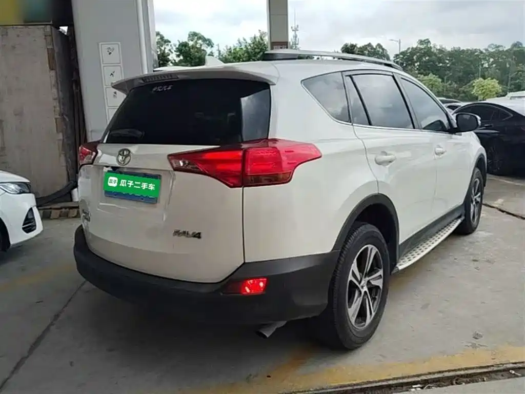 Toyota RAV4 Rongfang 2015 2.0L CVT 2WD Trend Edition фото 7