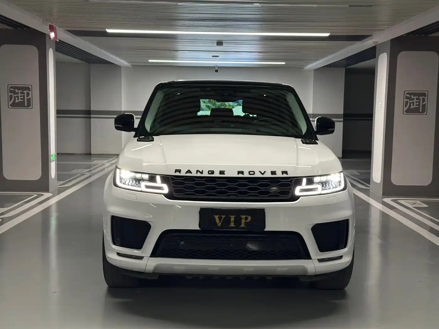 Land Rover Range Rover Sport 2021 3.0 L6 Gloss Black Edition фото 2