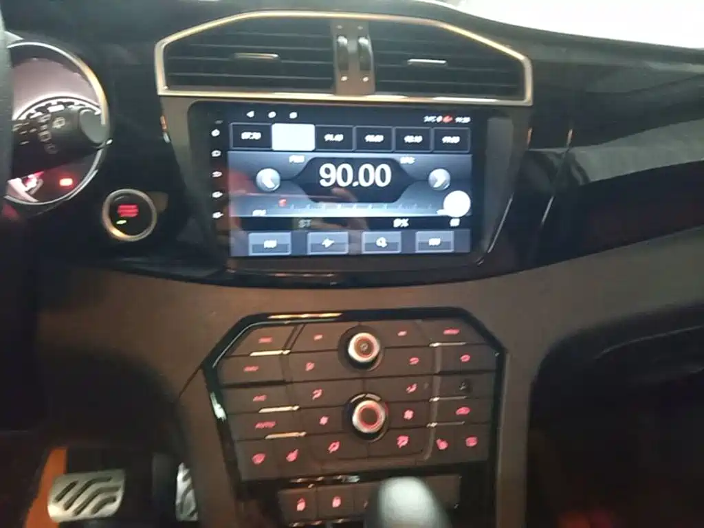 Фото 13 - MG Roewe RX5