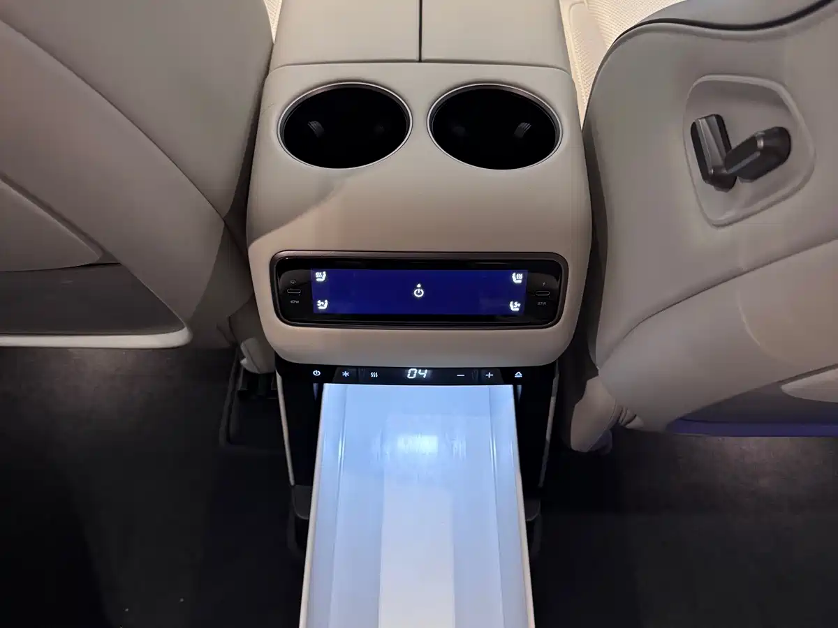 Li Auto Li i8 2026 2025 Standard Edition