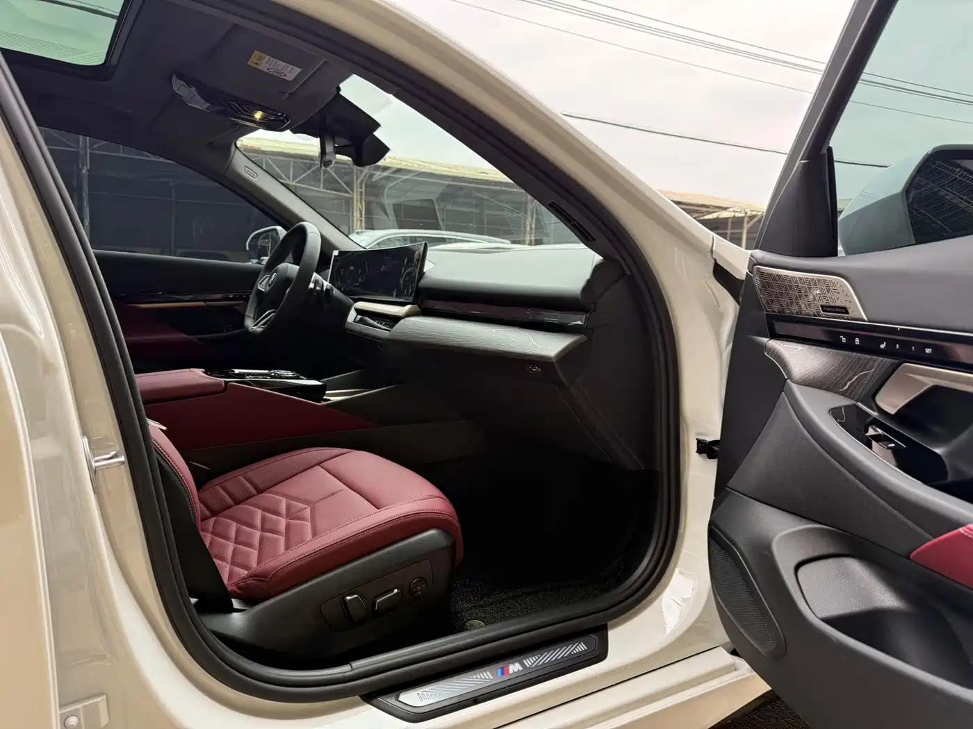 BMW 5 Series 2025 530Li Premium M Sport Package фото 12