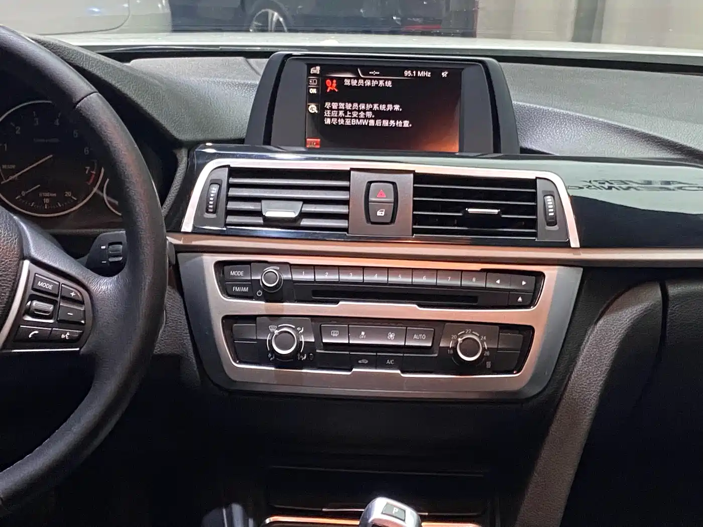 BMW 3 Series 2015 316i Progressive фото 15