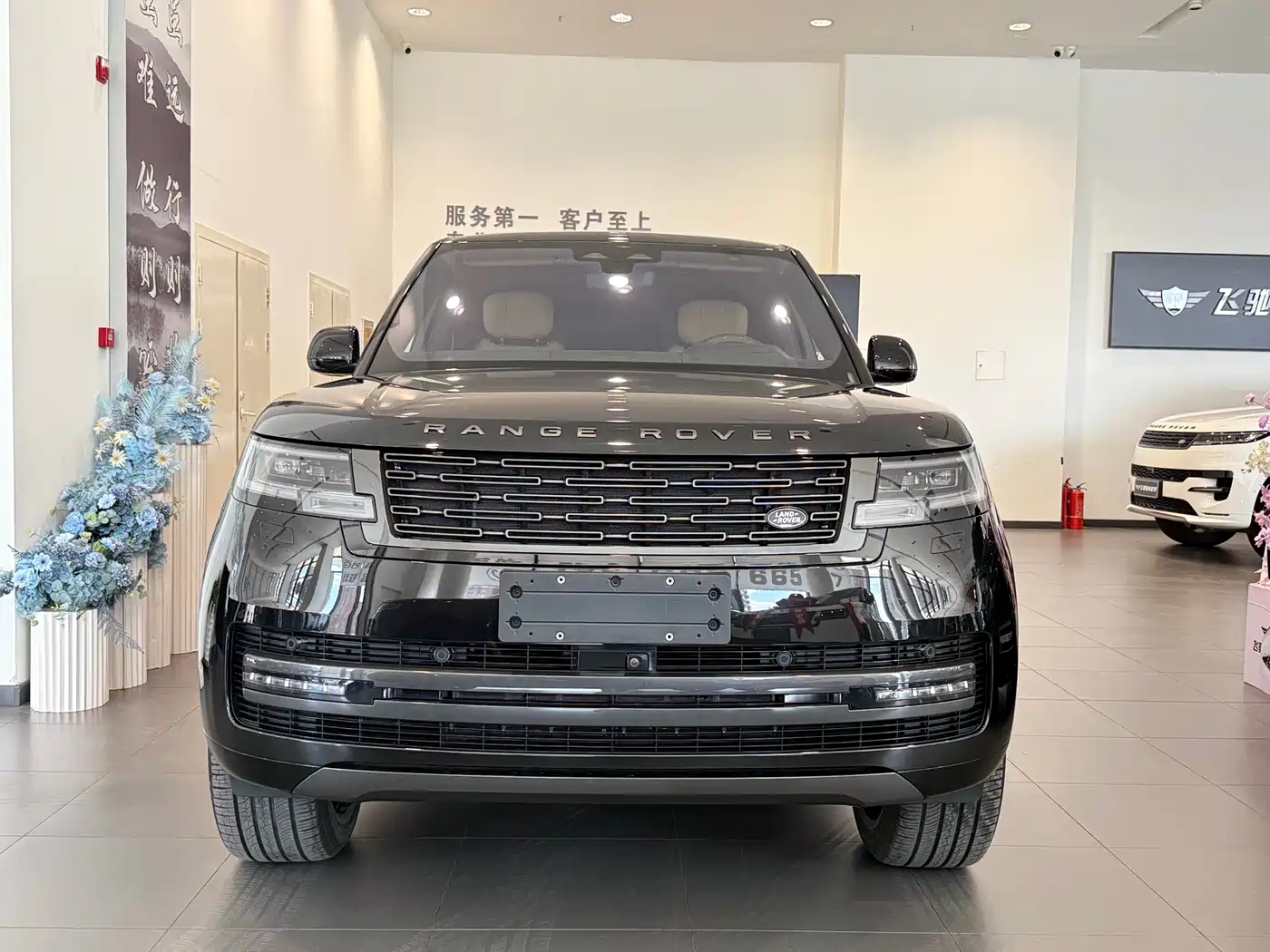 Land Rover Range Rover 2024 3.0 L6 400PS Exemplary Extended фото 2
