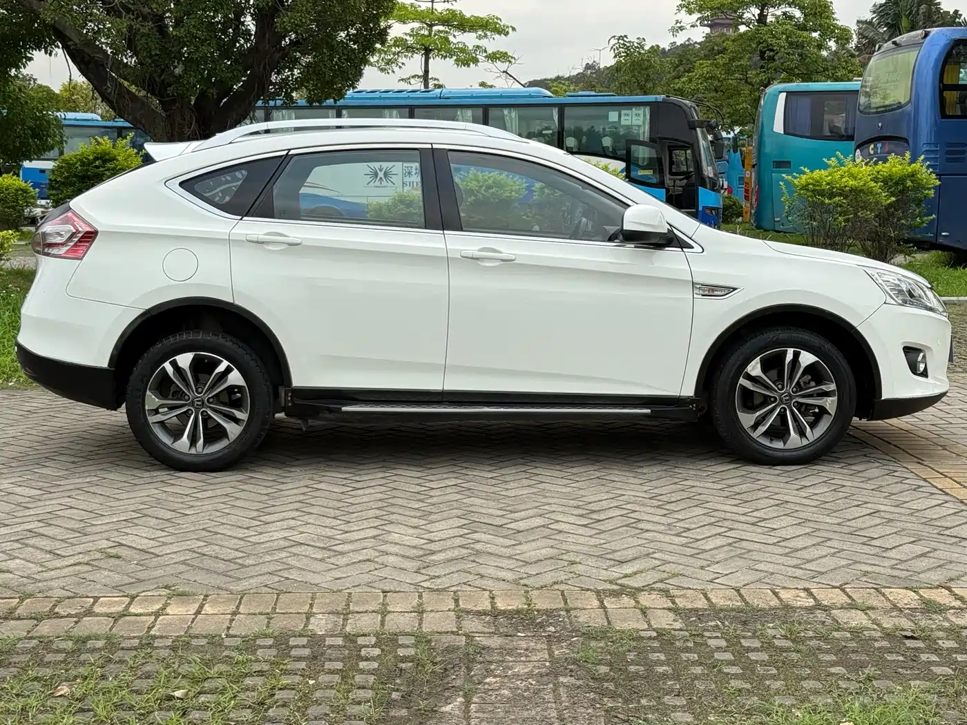 LUXGEN EXCELLENT 6 SUV