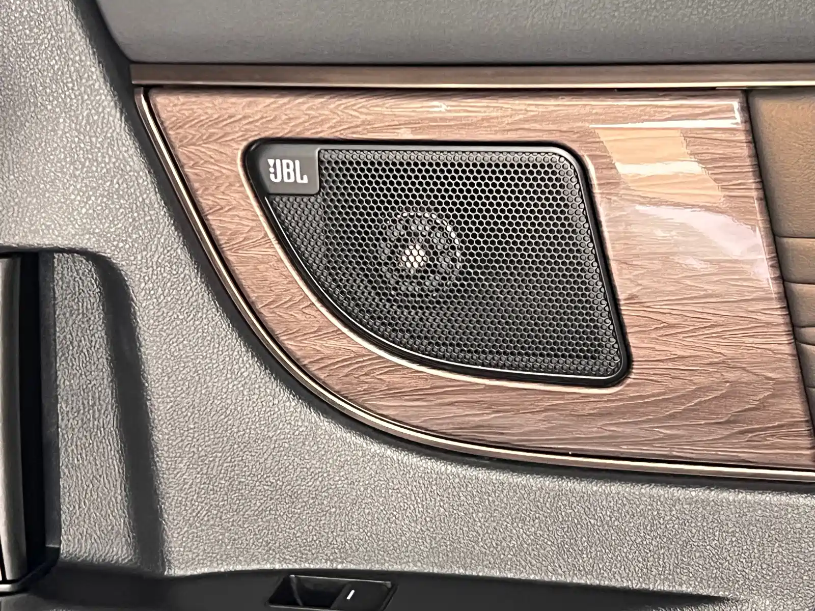 Photo 29 - Toyota Alphard