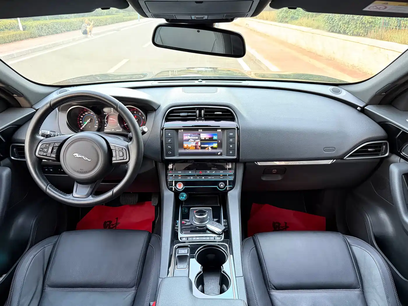 Jaguar F-PACE 2017 2016 2.0T FWD Urban Premium Edition